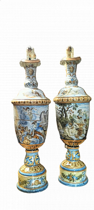 Coppia Di Vasi Napoleone Iii In Ceramica Dipinta A Mano Intondo