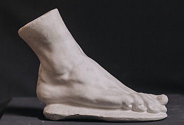 Plaster sculpture of Bernini's Foot | intOndo