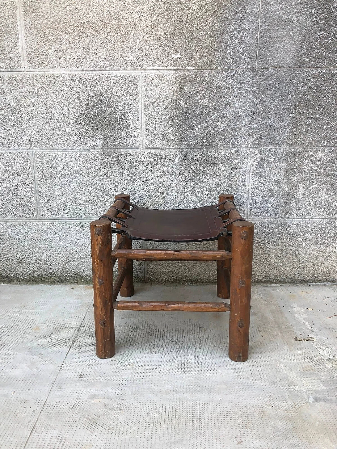 Stool in leather and solid wood, '60s 3