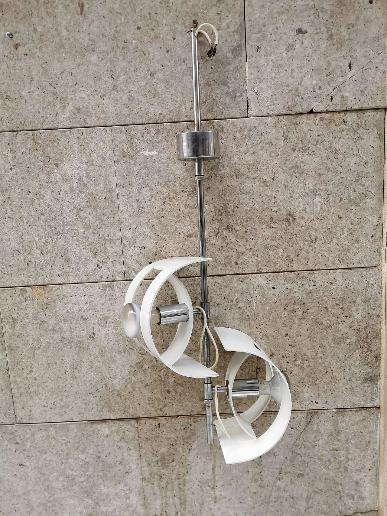 Lampadario Stilux bianco a due luci, anni '70 1073162