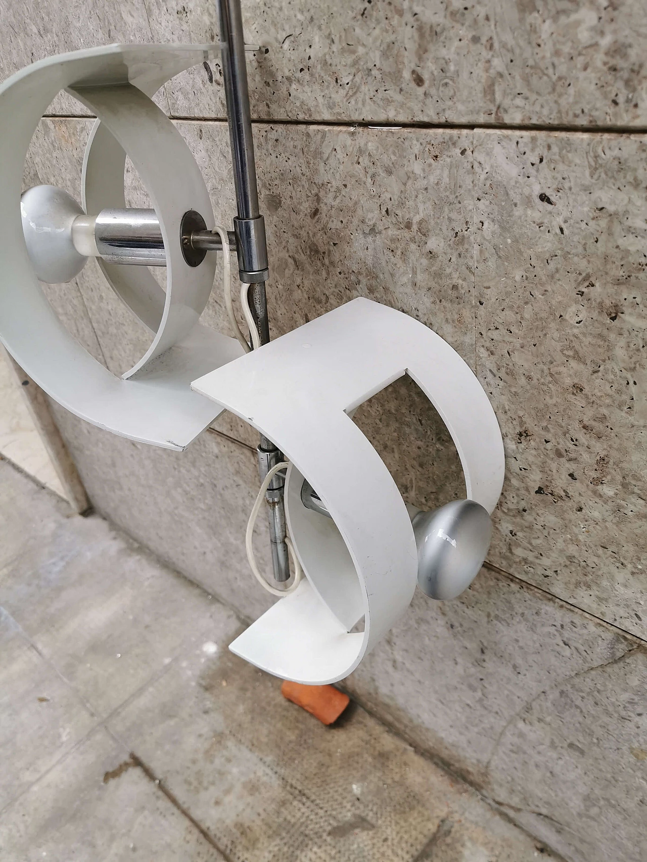 Lampadario Stilux bianco a due luci, anni '70 1073169