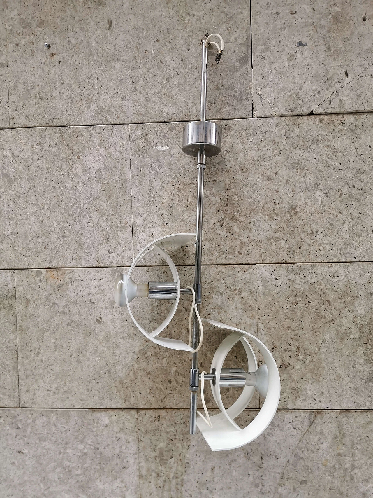 Lampadario Stilux bianco a due luci, anni '70 1073175