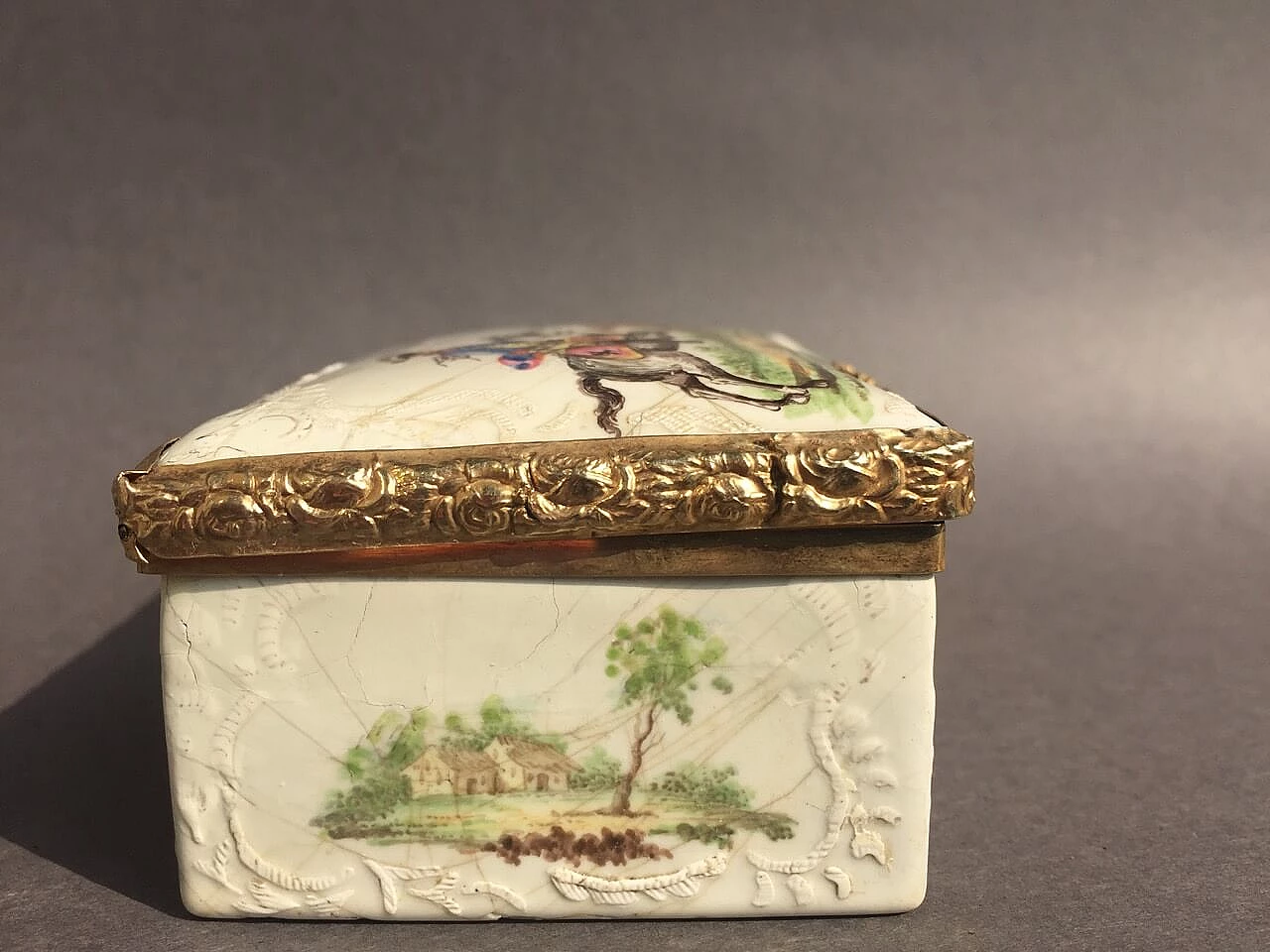 German Enamelled box hand painted with horses and riders, 18th century 1075310