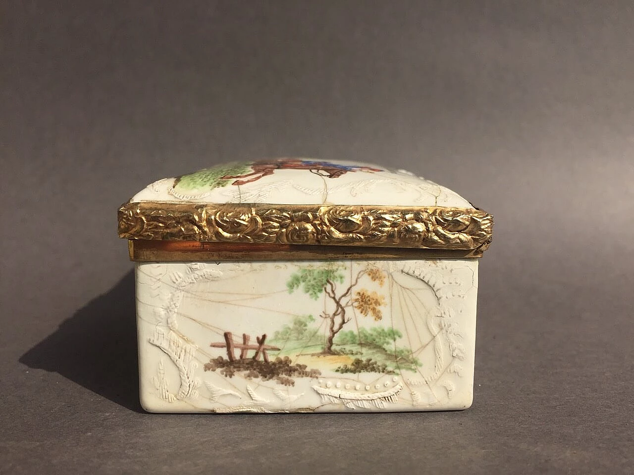 German Enamelled box hand painted with horses and riders, 18th century 1075311