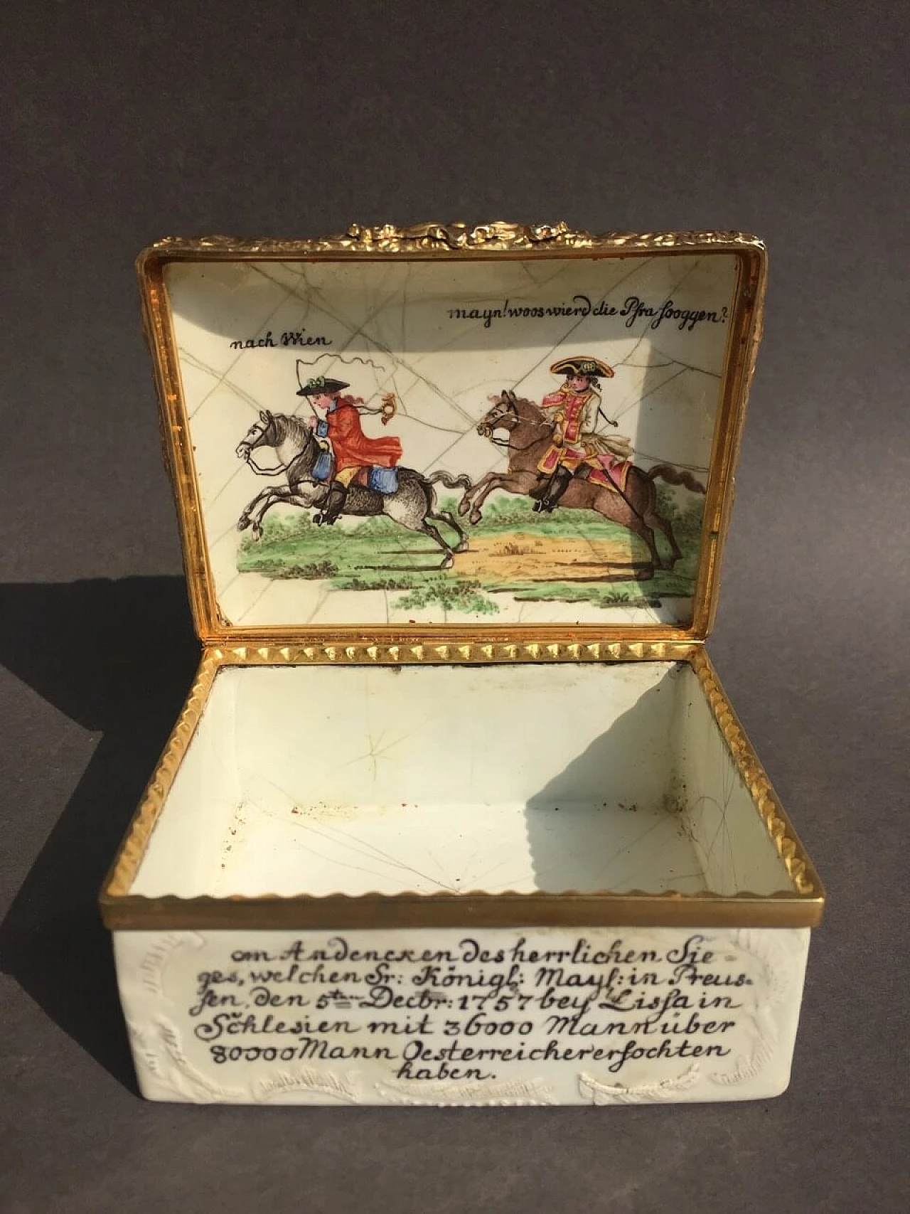 German Enamelled box hand painted with horses and riders, 18th century 1075313