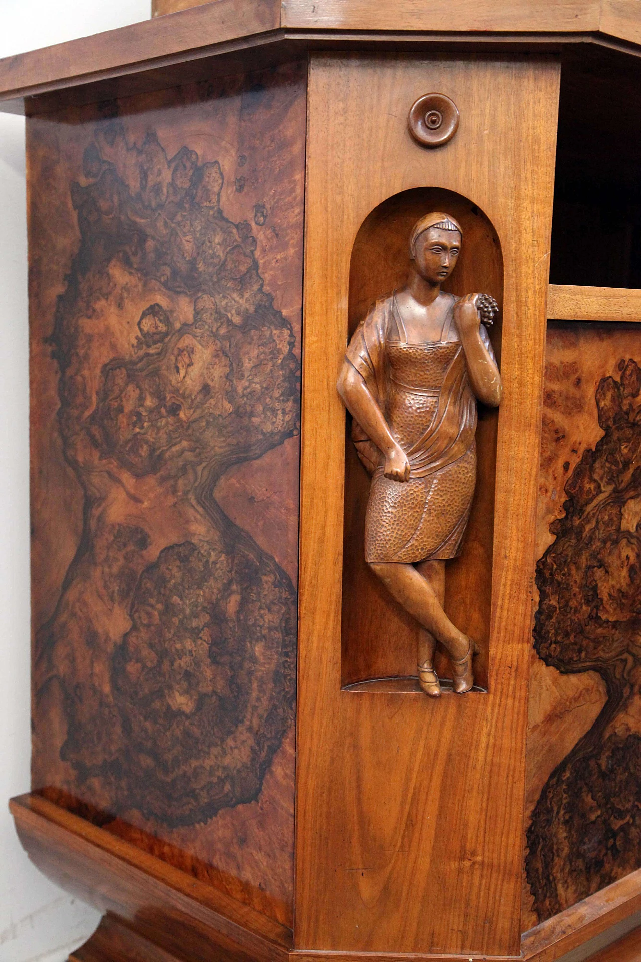 Credenza in legno e radica di ulivo, Dante Morozzi e Marcello Piacentini, anni '20 1078715