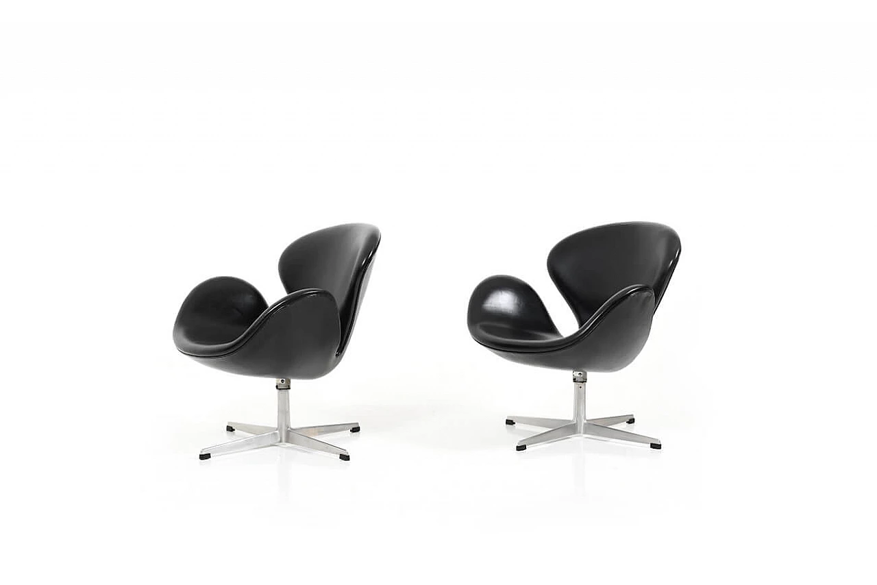 Couple of Swan Chairs by Arne Jacobsen for Fritz Hansen, restored, 1963 1080355