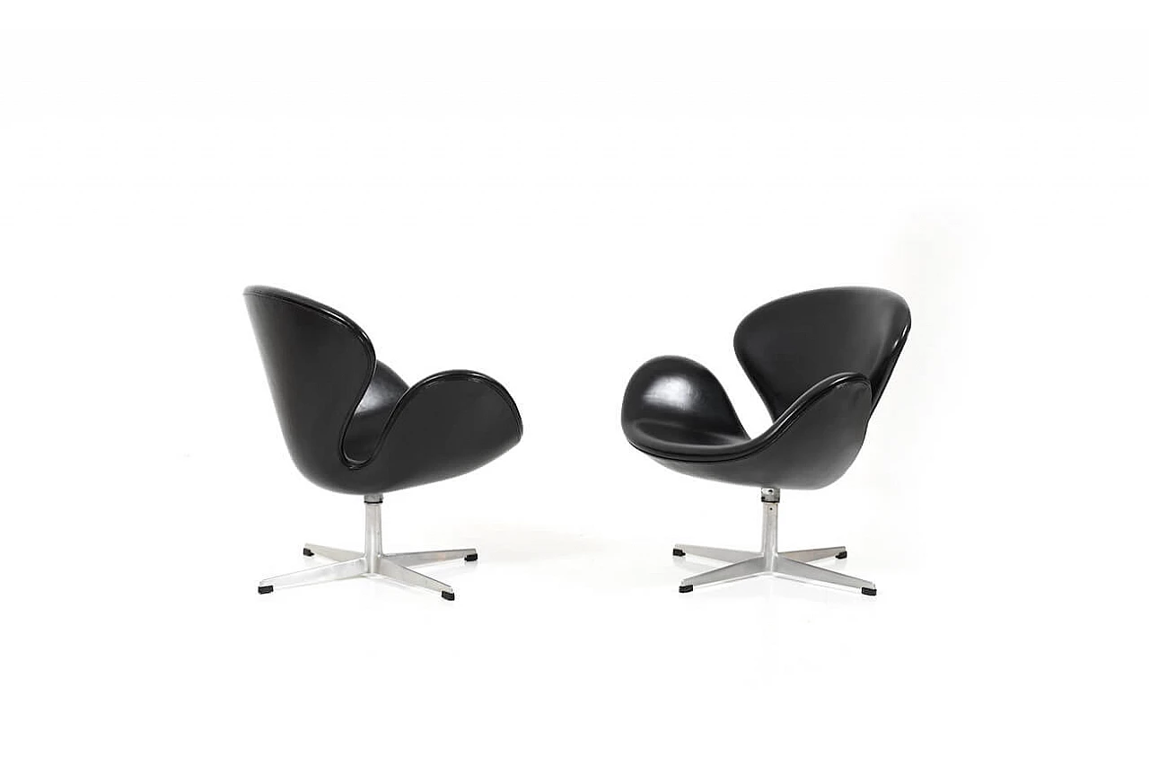 Couple of Swan Chairs by Arne Jacobsen for Fritz Hansen, restored, 1963 1080357