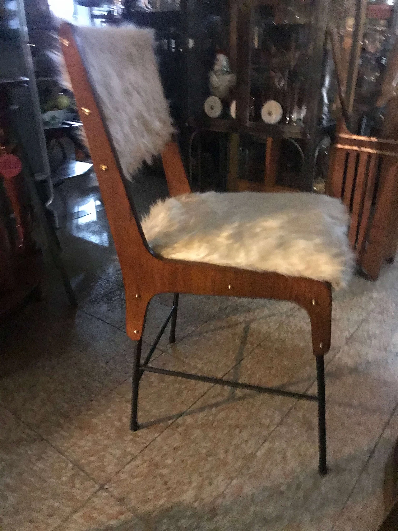 Set of 4 chairs restored with white furry upholstery, 1950s 1084281