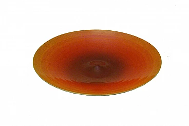 Grande piatto fondo decorativo nei toni dell'arancione in metallo