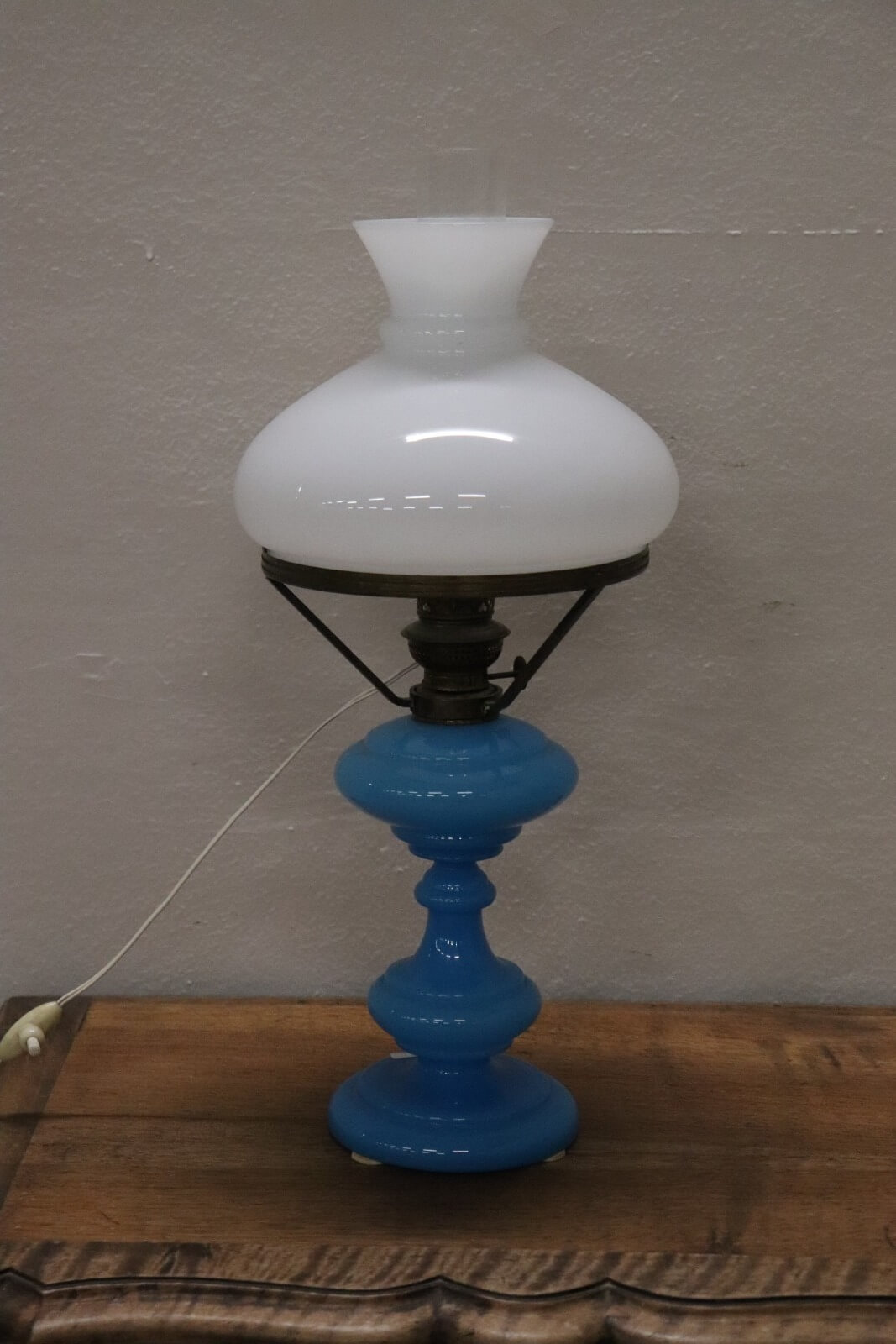 LAMPADA DA SCRIVANIA O TAVOLO IN VETRO BLU ABAT-JOUR VINTAGE CON PARAL –  Belbello Antiques