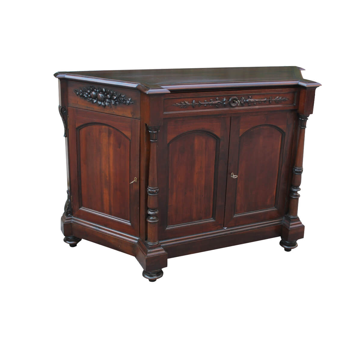 Credenza bassa in noce massello, sec XIX