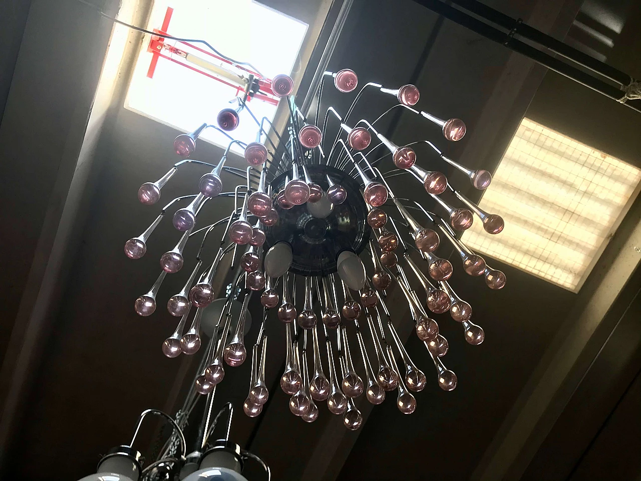 Lampadario Vistosi a cascata in metallo cromato gocce di Murano rosa, anni '70 1166154