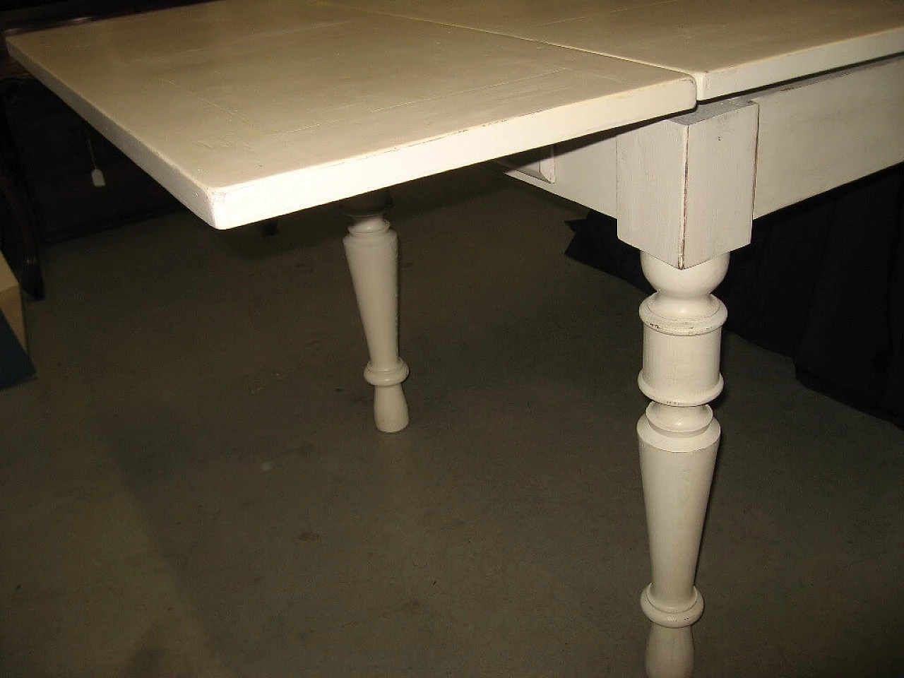 Extending white lacquered table 1176120