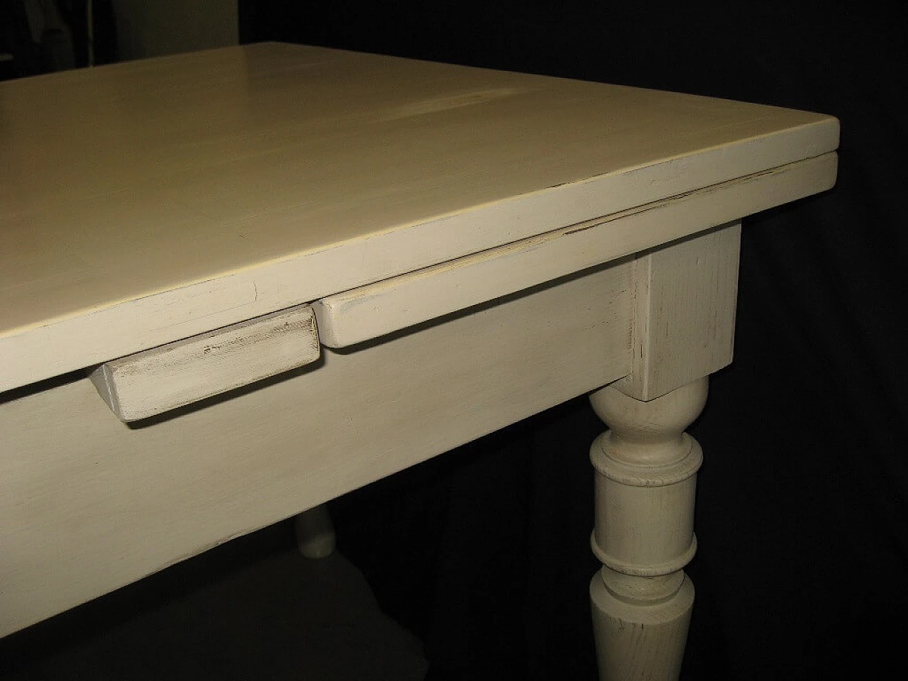 Extending white lacquered table 1176122