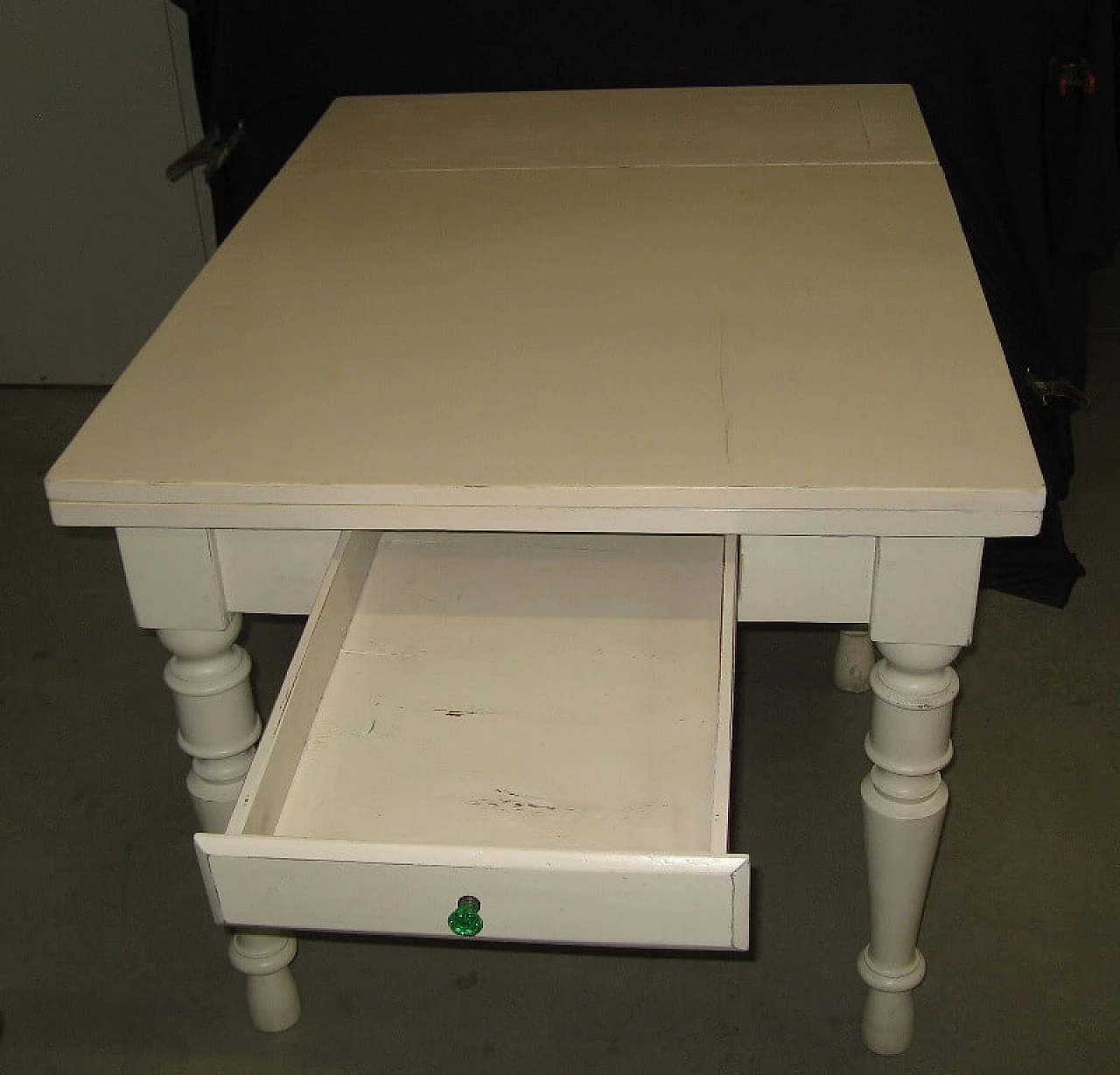 Extending white lacquered table 1176123