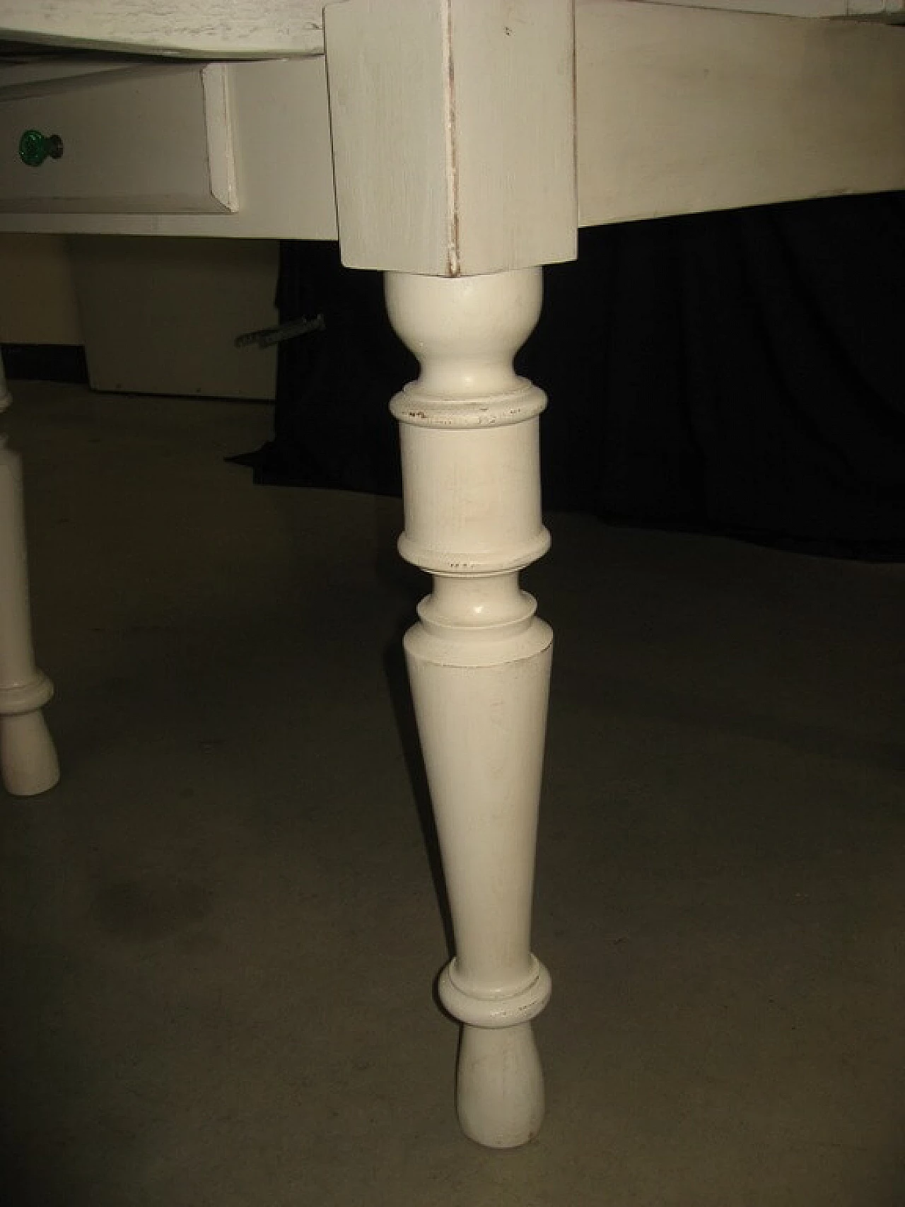 Extending white lacquered table 1176124