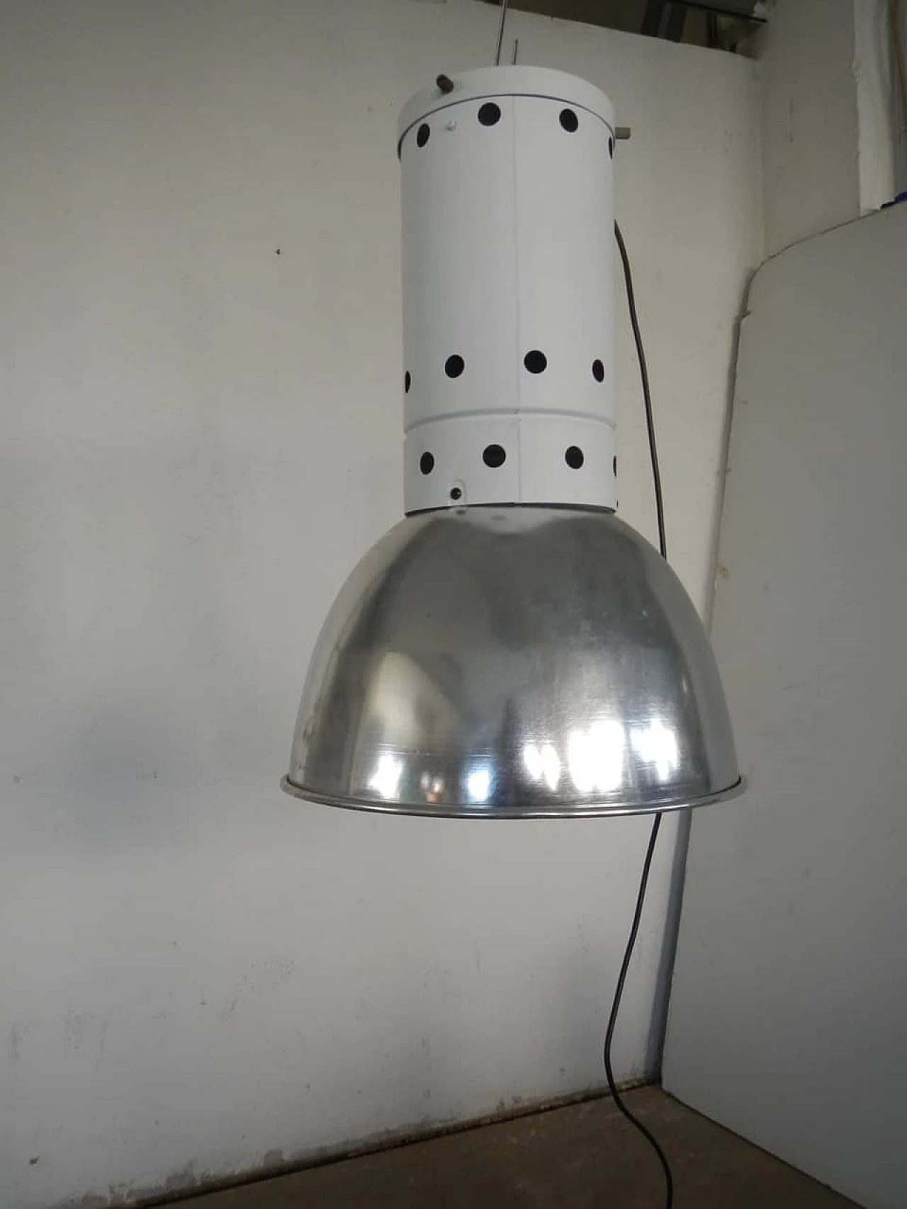 Industrial ceiling lamp in white metal and aluminium, 60s 1092207