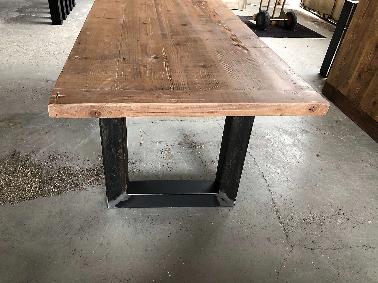 Table with salvaged wood and iron legs 1095780