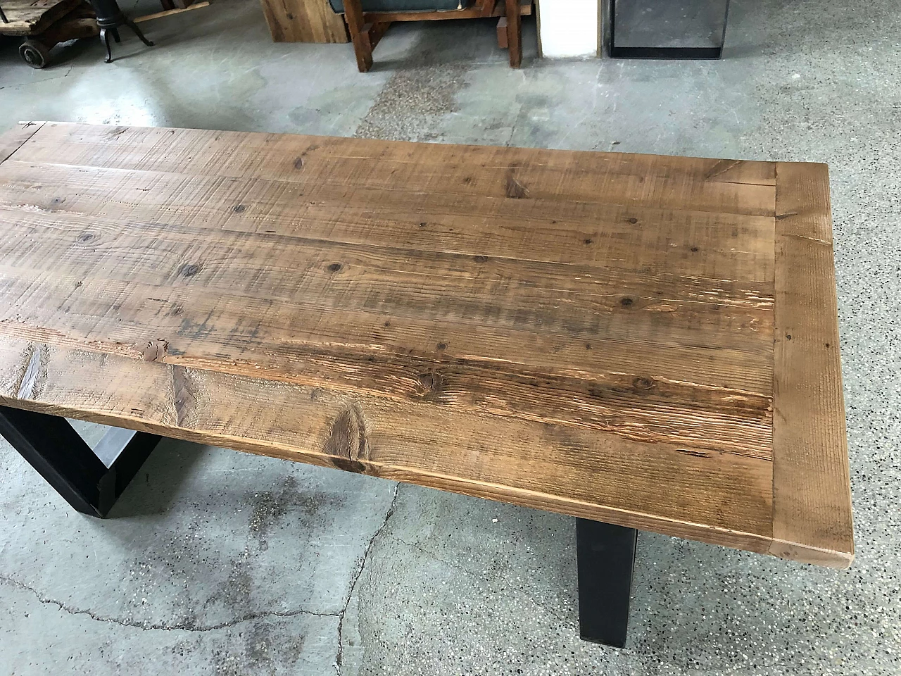 Table with salvaged wood and iron legs 1095783