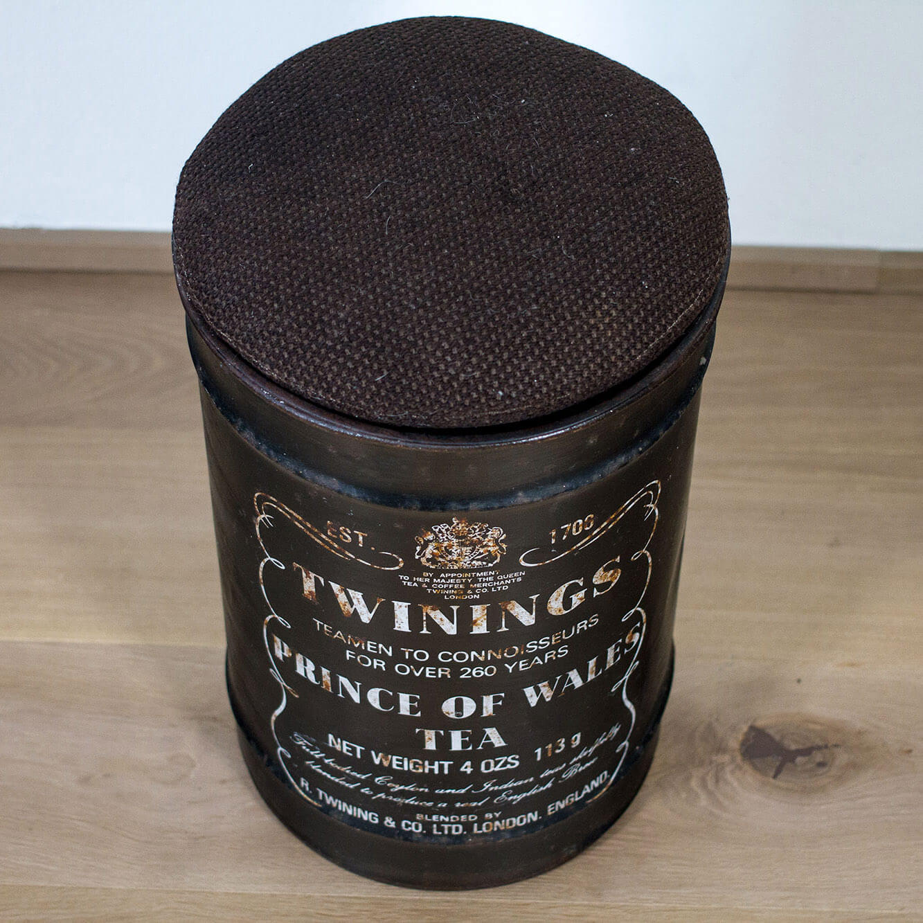 Pouf in stile industriale a forma di contenitore Twinings, anni '70-'80