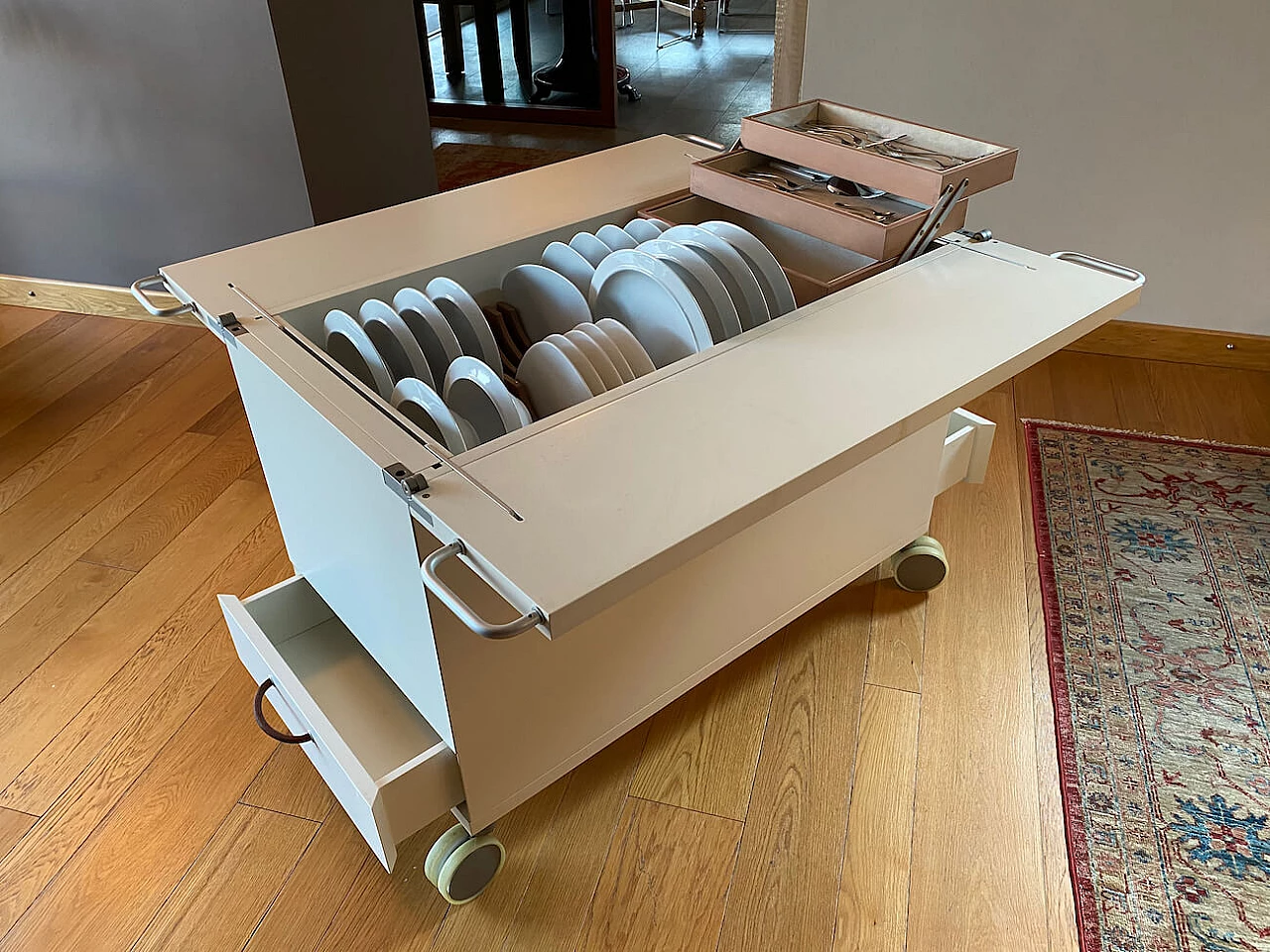 Domus trolley for dishes and cutlery by B&B Italia 1117547