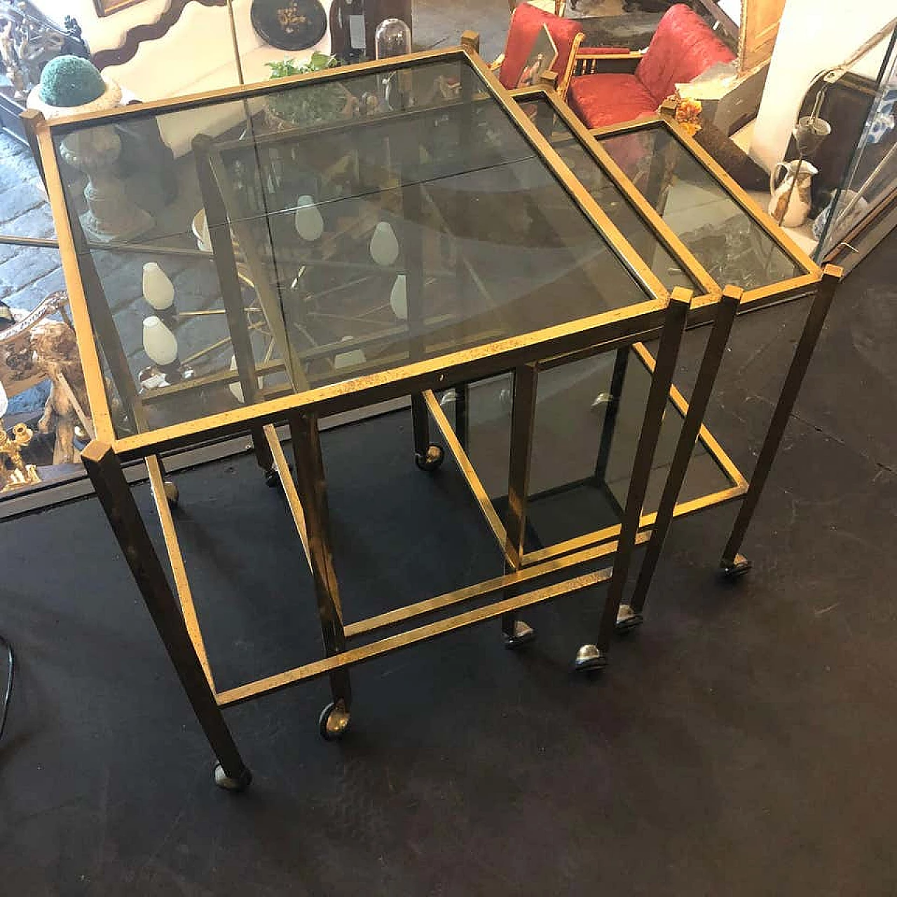 Set of 3 nesting tables in brass and smoked glass, 60s 1141752