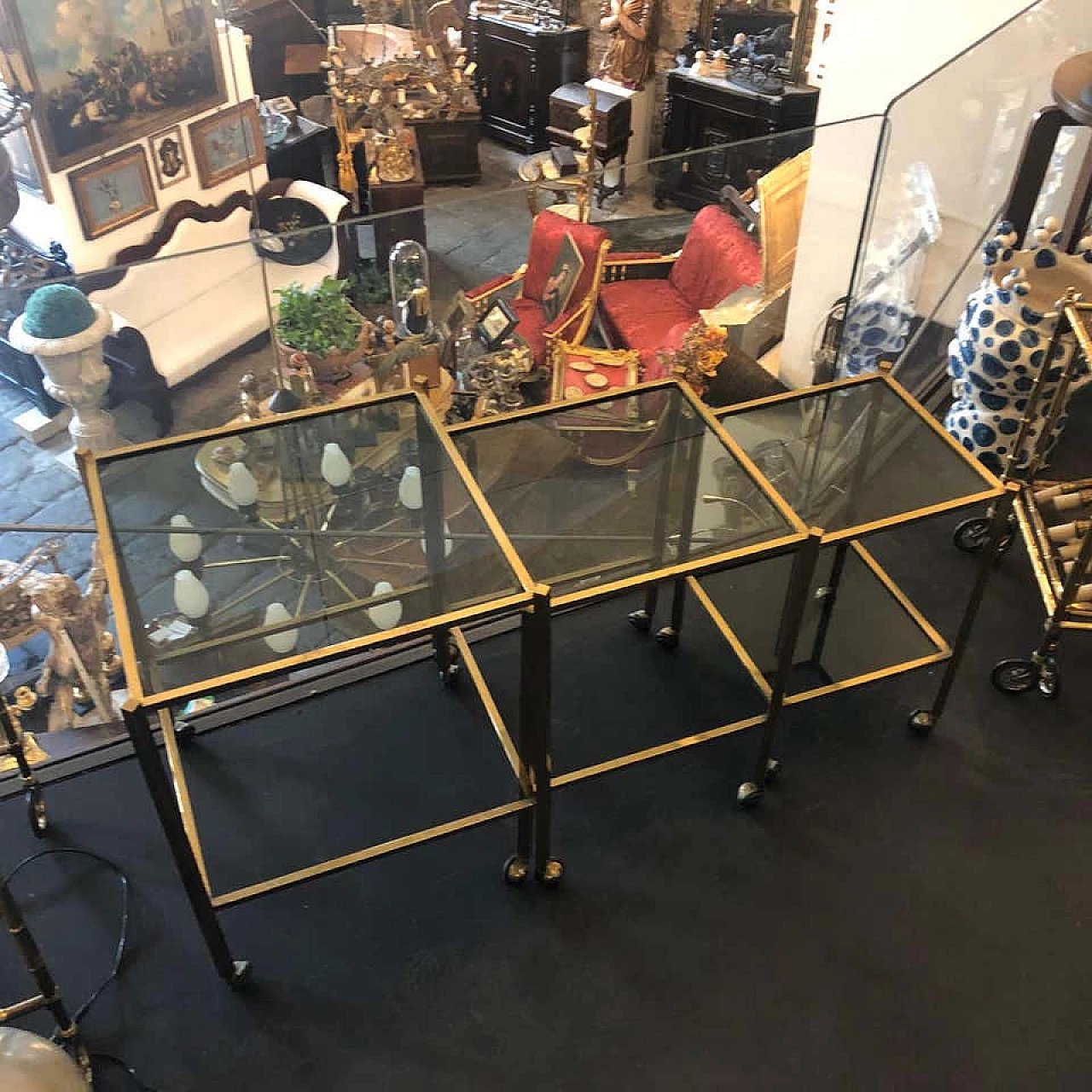 Set of 3 nesting tables in brass and smoked glass, 60s 1141753