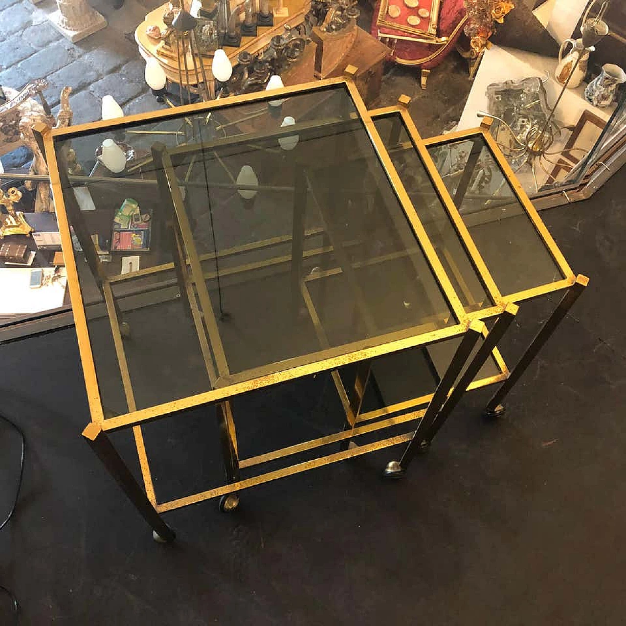 Set of 3 nesting tables in brass and smoked glass, 60s 1141754