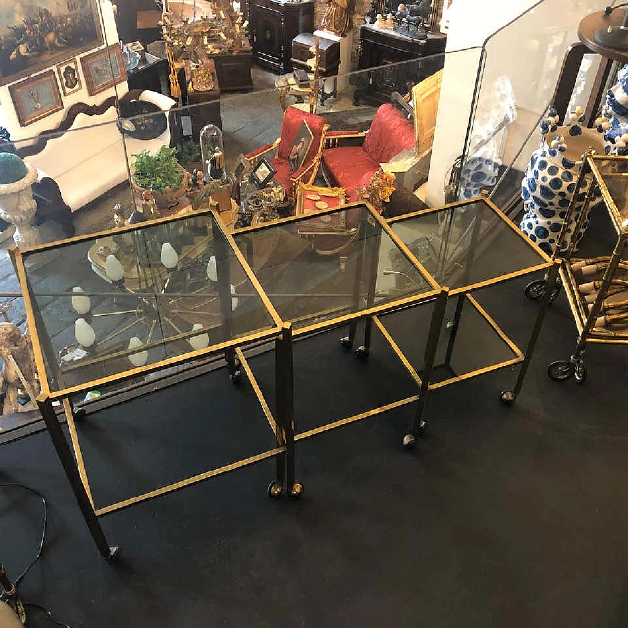 Set of 3 nesting tables in brass and smoked glass, 60s 1141755