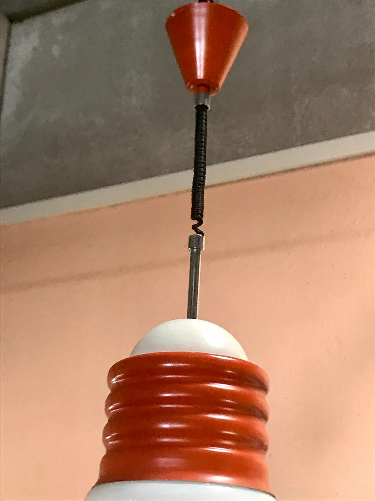 Lampada da soffitto a forma di maxi lampadina, arancione e bianca, originale anni '70 1182764