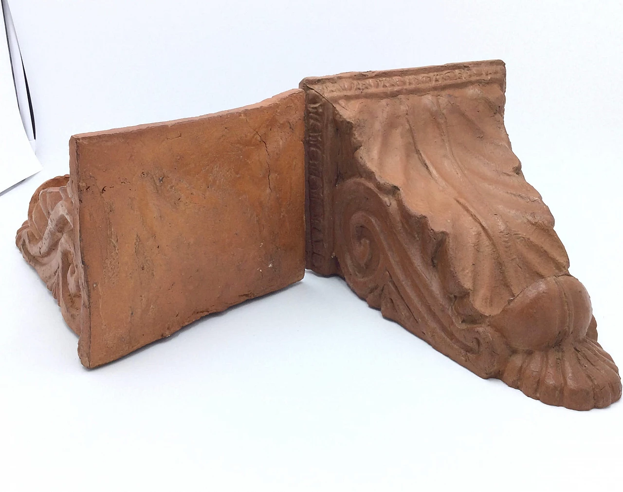 Pair of shelves in hand-modeled terracotta, 60s 1182933