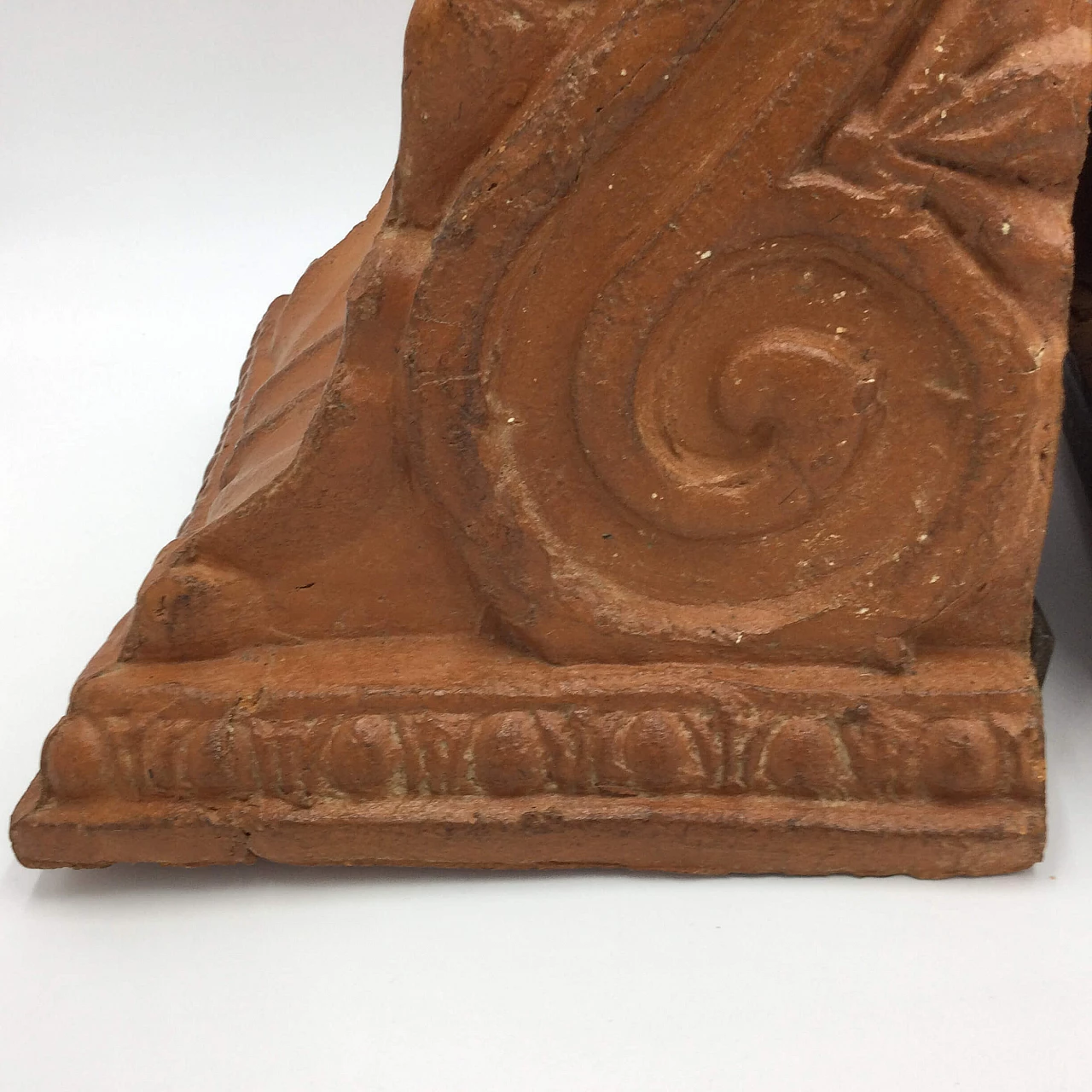 Pair of shelves in hand-modeled terracotta, 60s 1182937