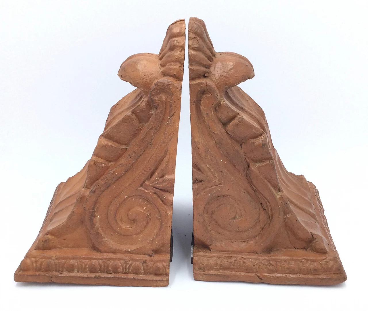 Pair of shelves in hand-modeled terracotta, 60s 1182940