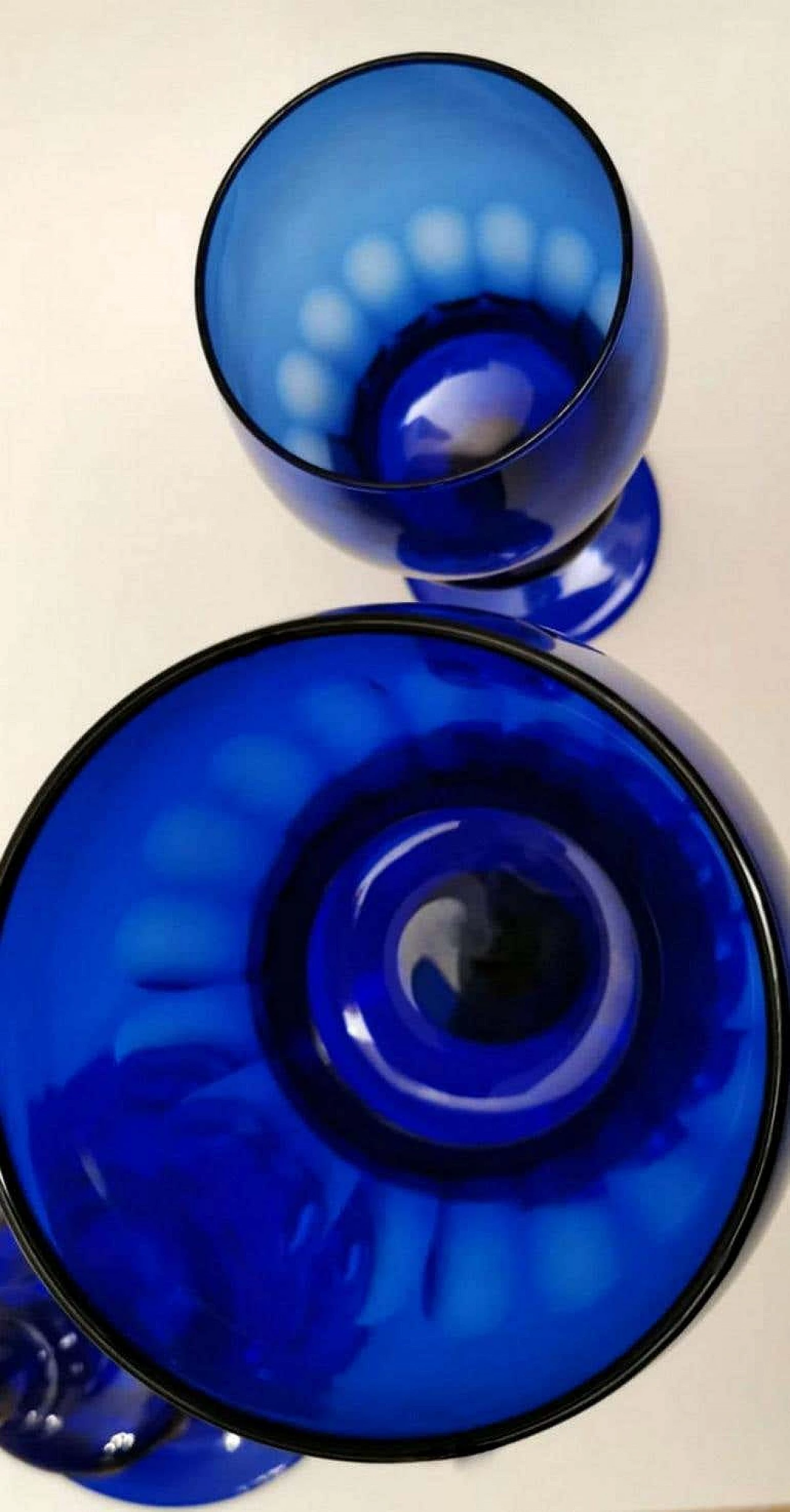 Pair of blown cobalt Murano glass albarelli bottles with lid, 40s 1187891