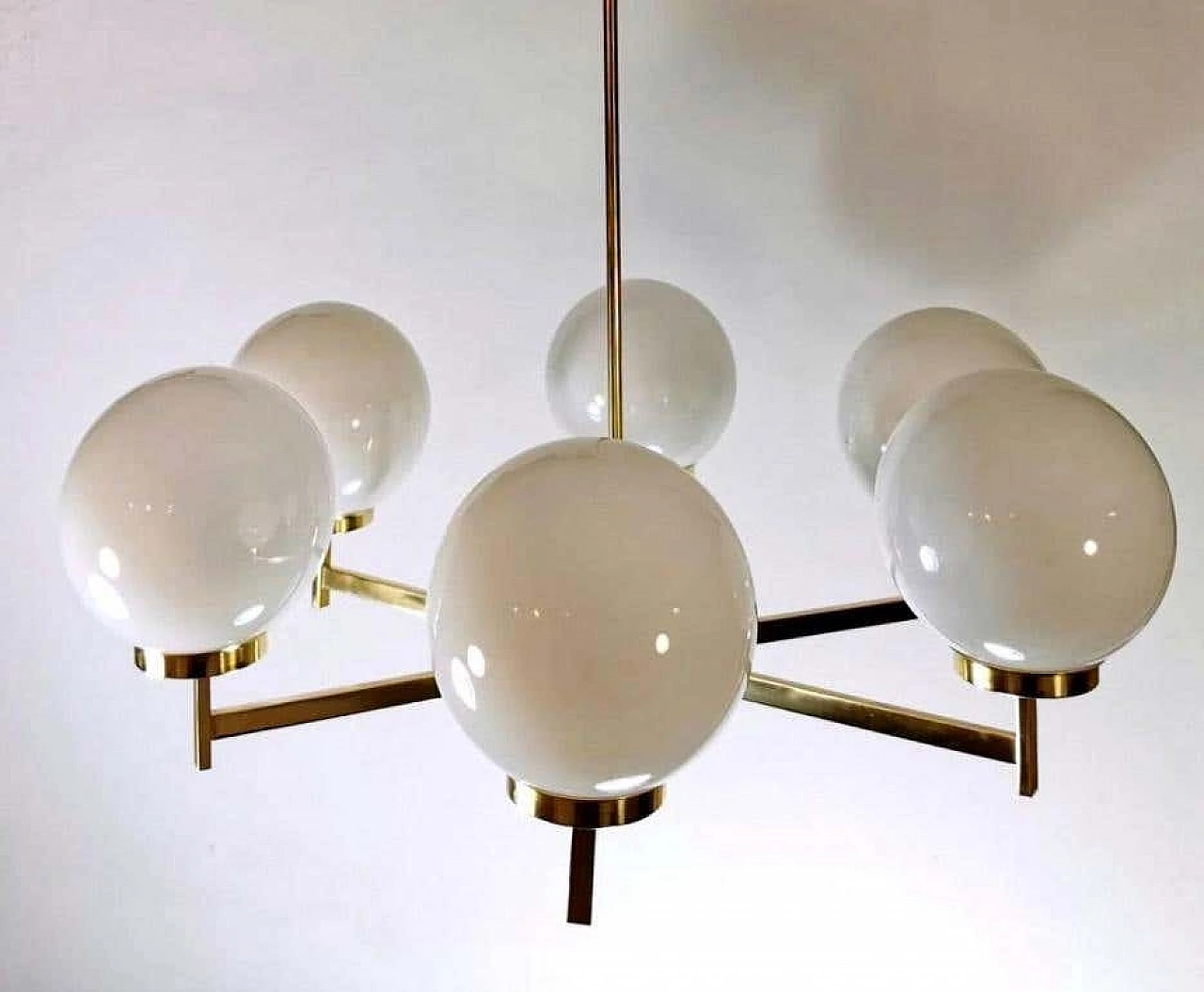 Stilnovo chandelier in brass and opaline glass, 60s 1194452