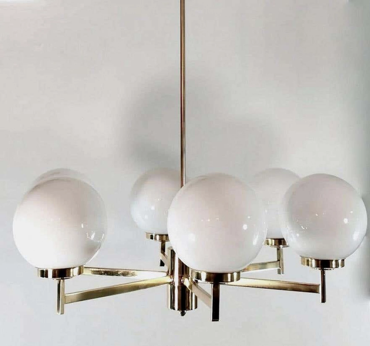 Stilnovo chandelier in brass and opaline glass, 60s 1194453