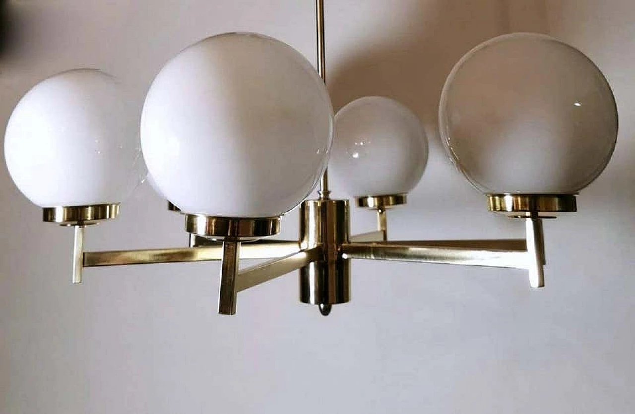 Stilnovo chandelier in brass and opaline glass, 60s 1194458