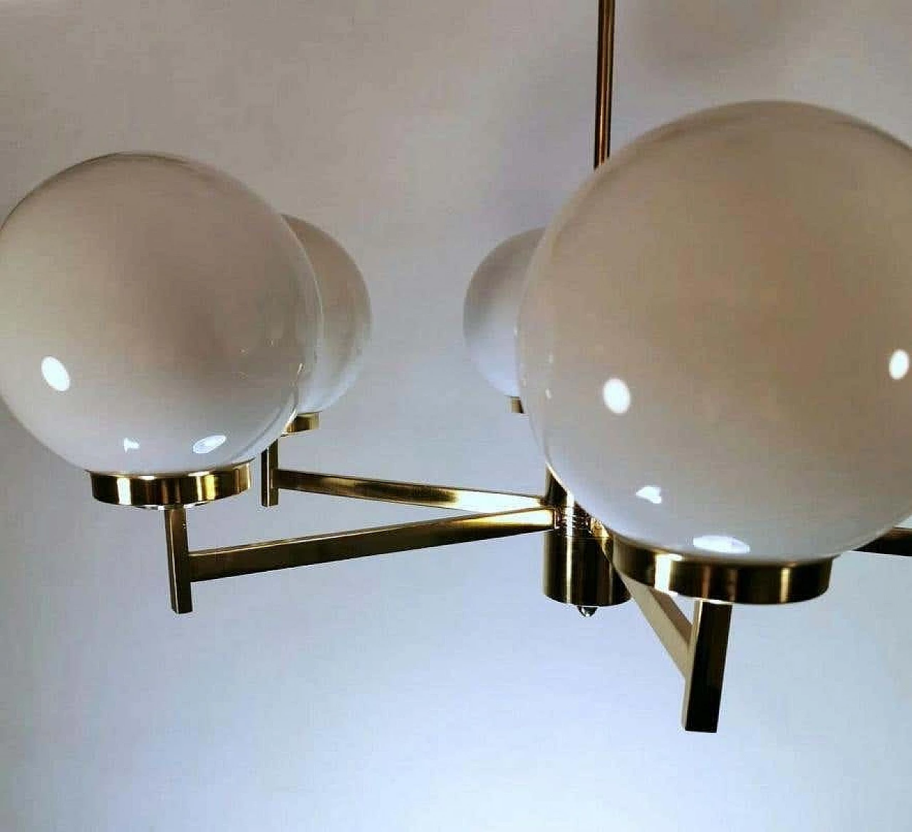 Stilnovo chandelier in brass and opaline glass, 60s 1194462