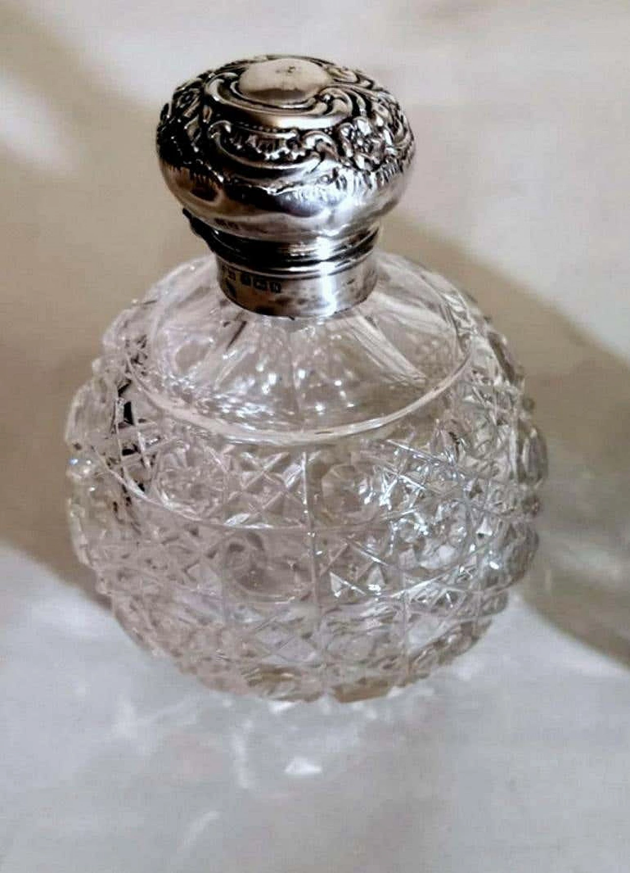 Pair of Victorian style  toilet flasks in ground crystal and silver, 10s 1216896