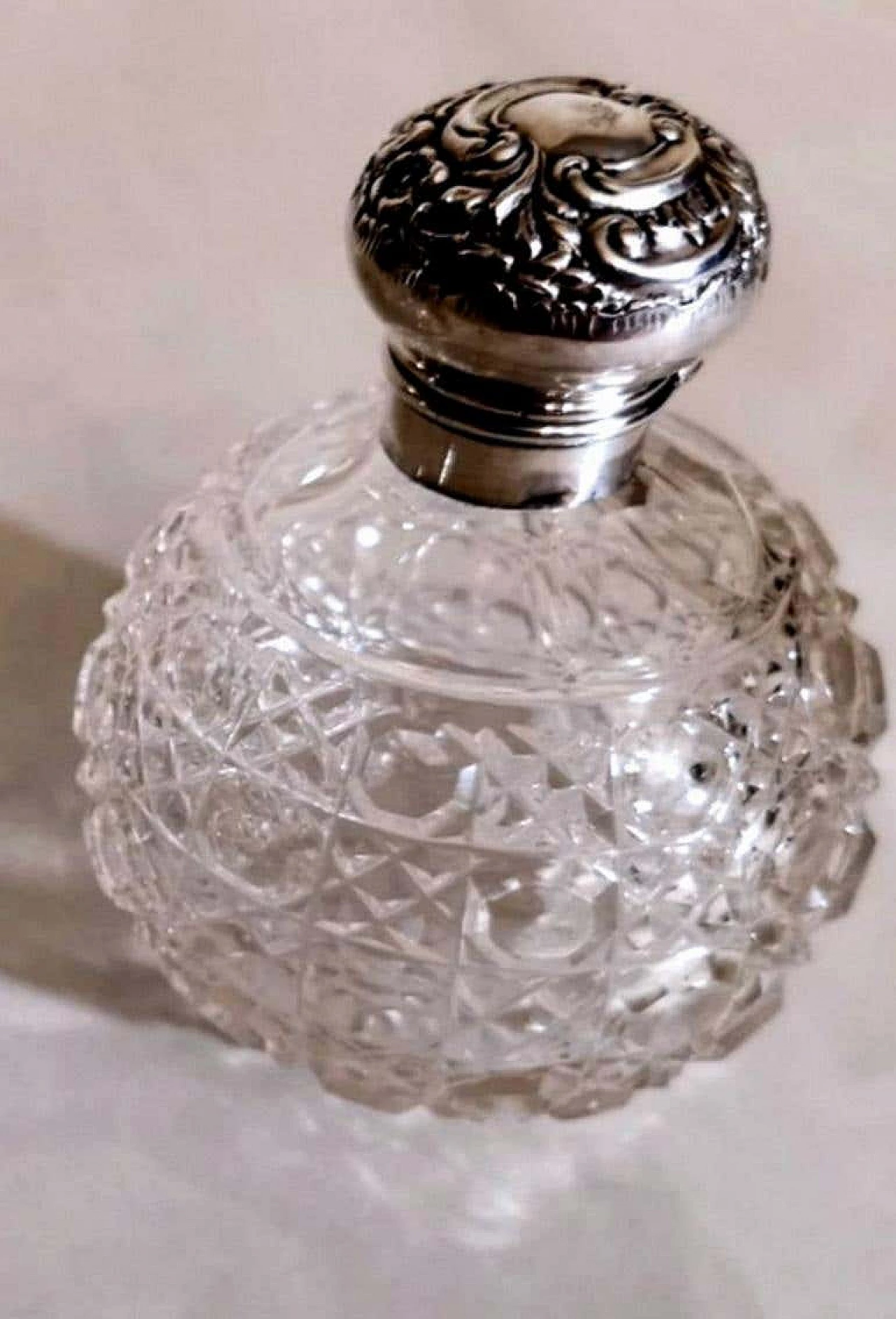 Pair of Victorian style  toilet flasks in ground crystal and silver, 10s 1216897