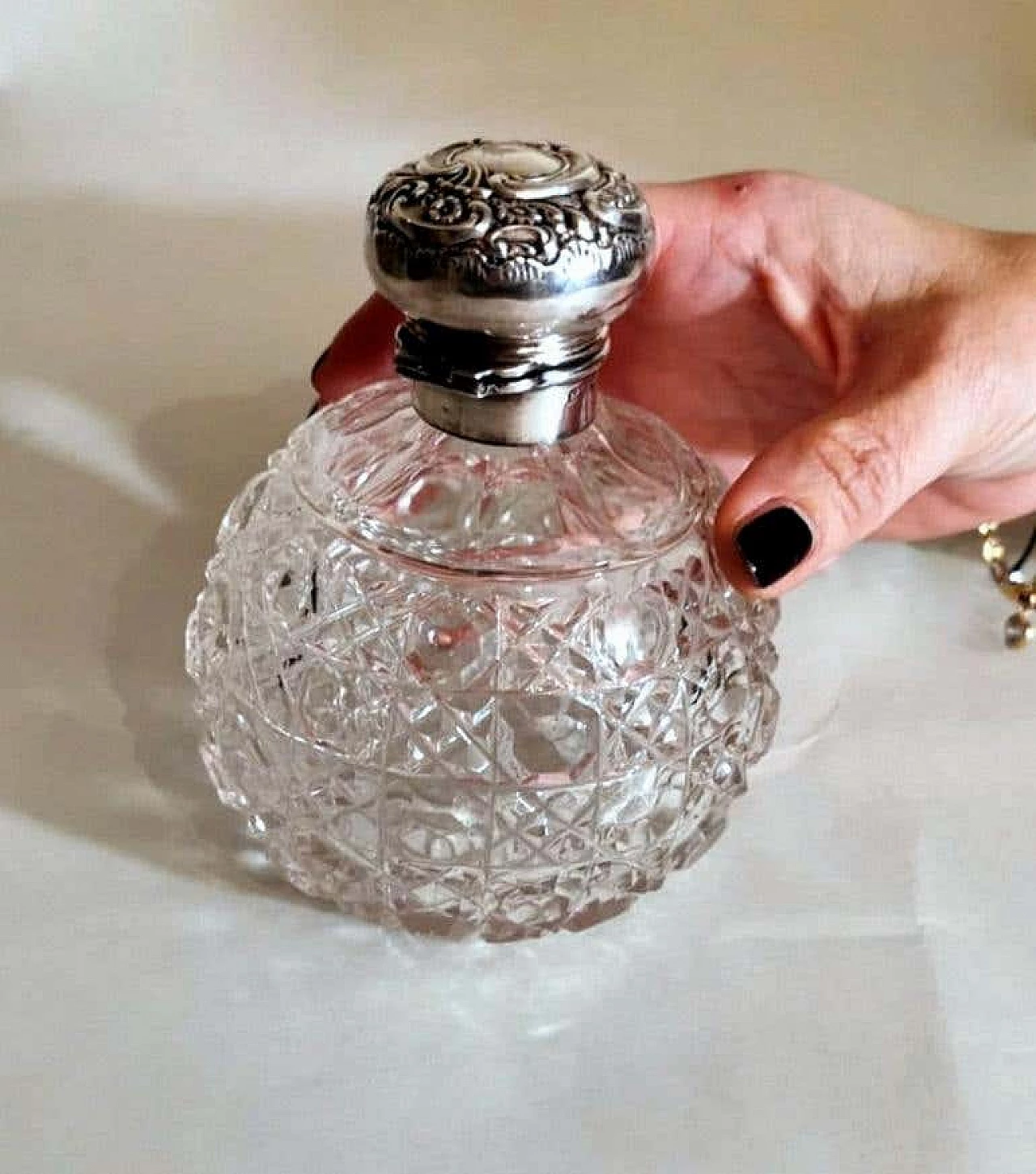 Pair of Victorian style  toilet flasks in ground crystal and silver, 10s 1216911