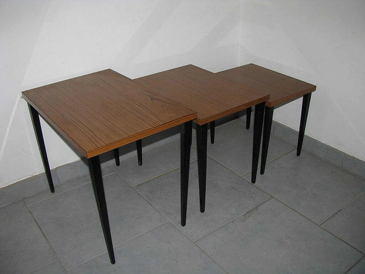 3 Nesting tables in wood, 50s 1217946