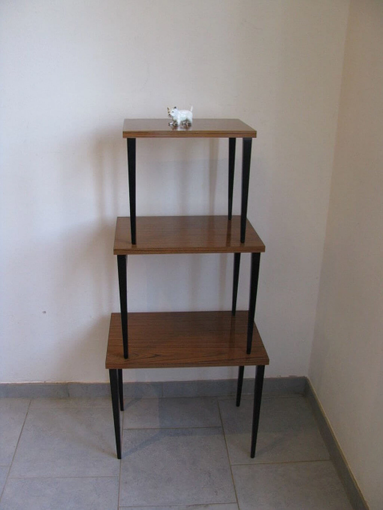 3 Nesting tables in wood, 50s 1217947