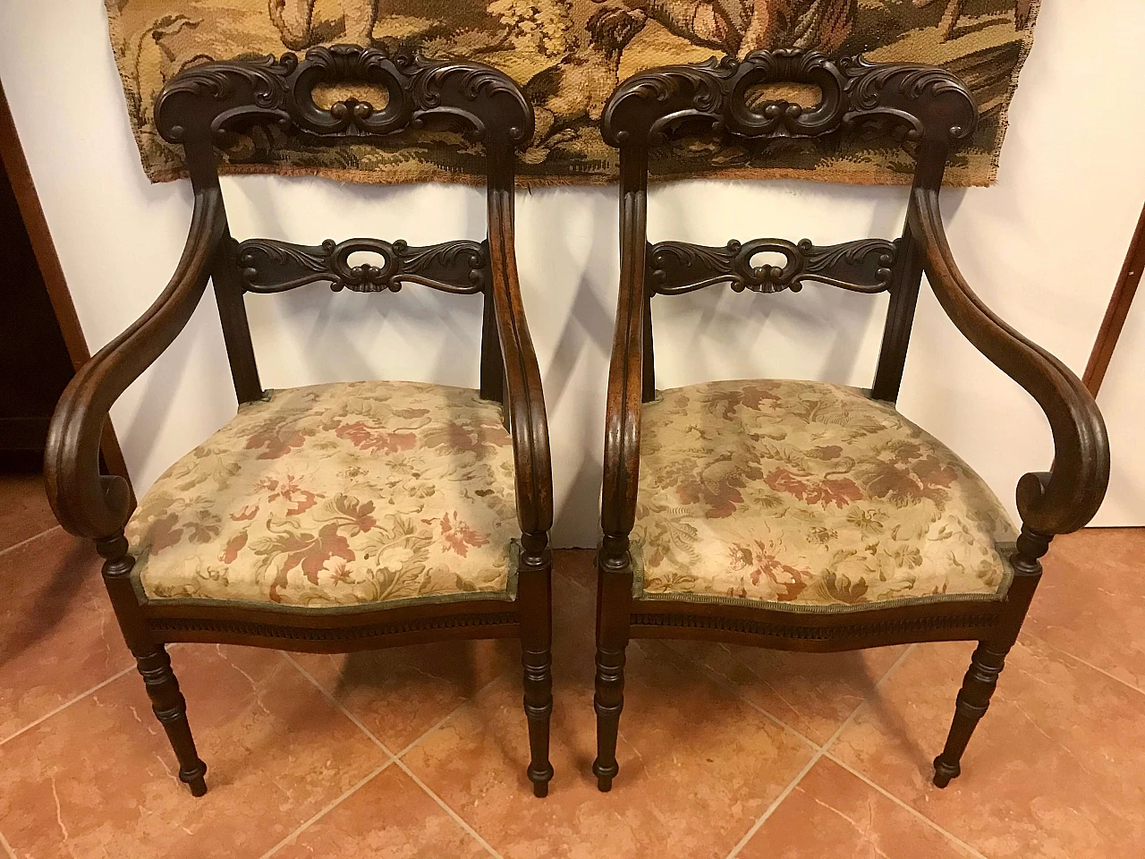 Pair of Charles X Piedmontese armchairs carved in walnut with moved backrest and armrests, beginning 19th century 1224932