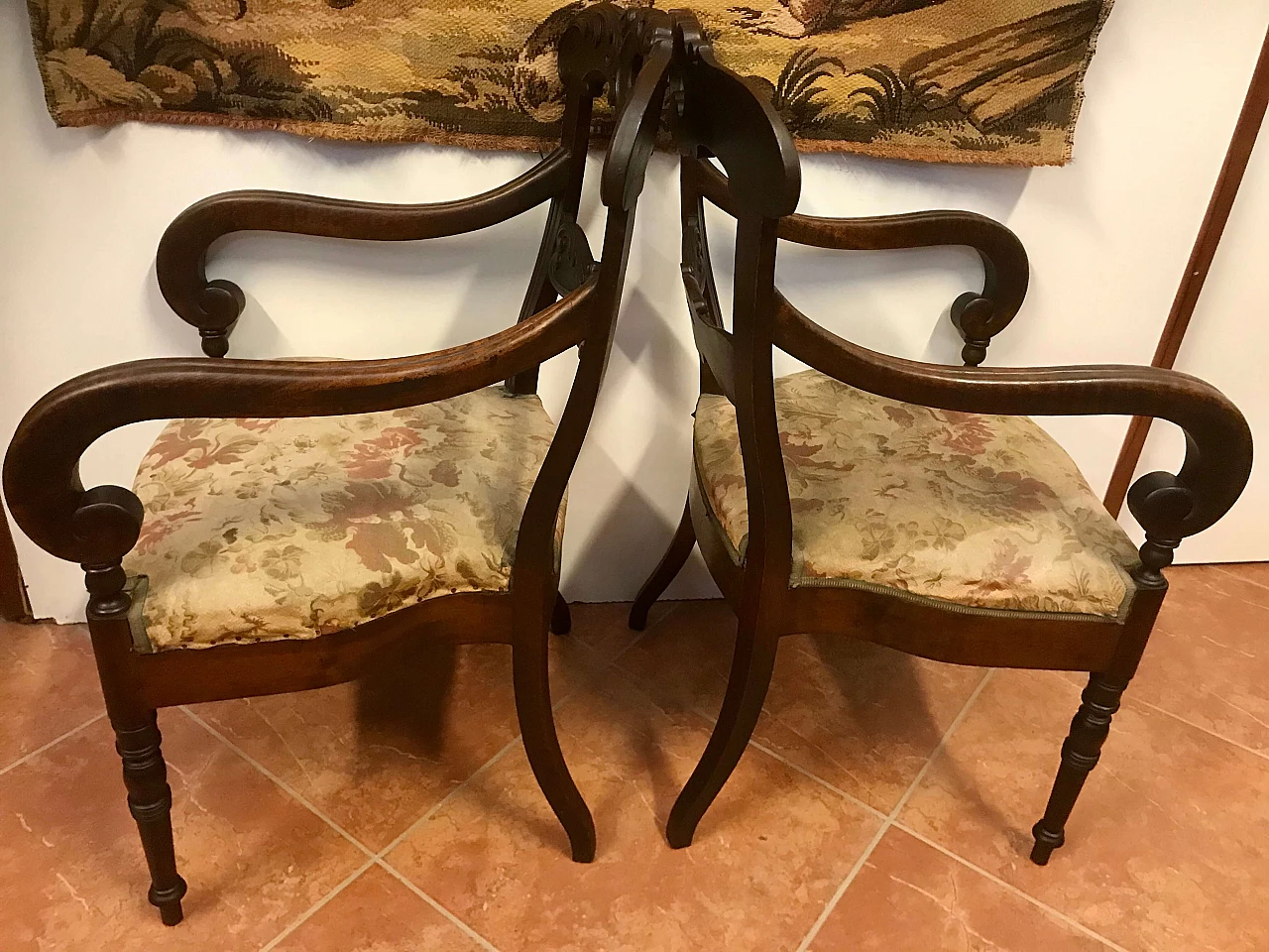 Pair of Charles X Piedmontese armchairs carved in walnut with moved backrest and armrests, beginning 19th century 1224934