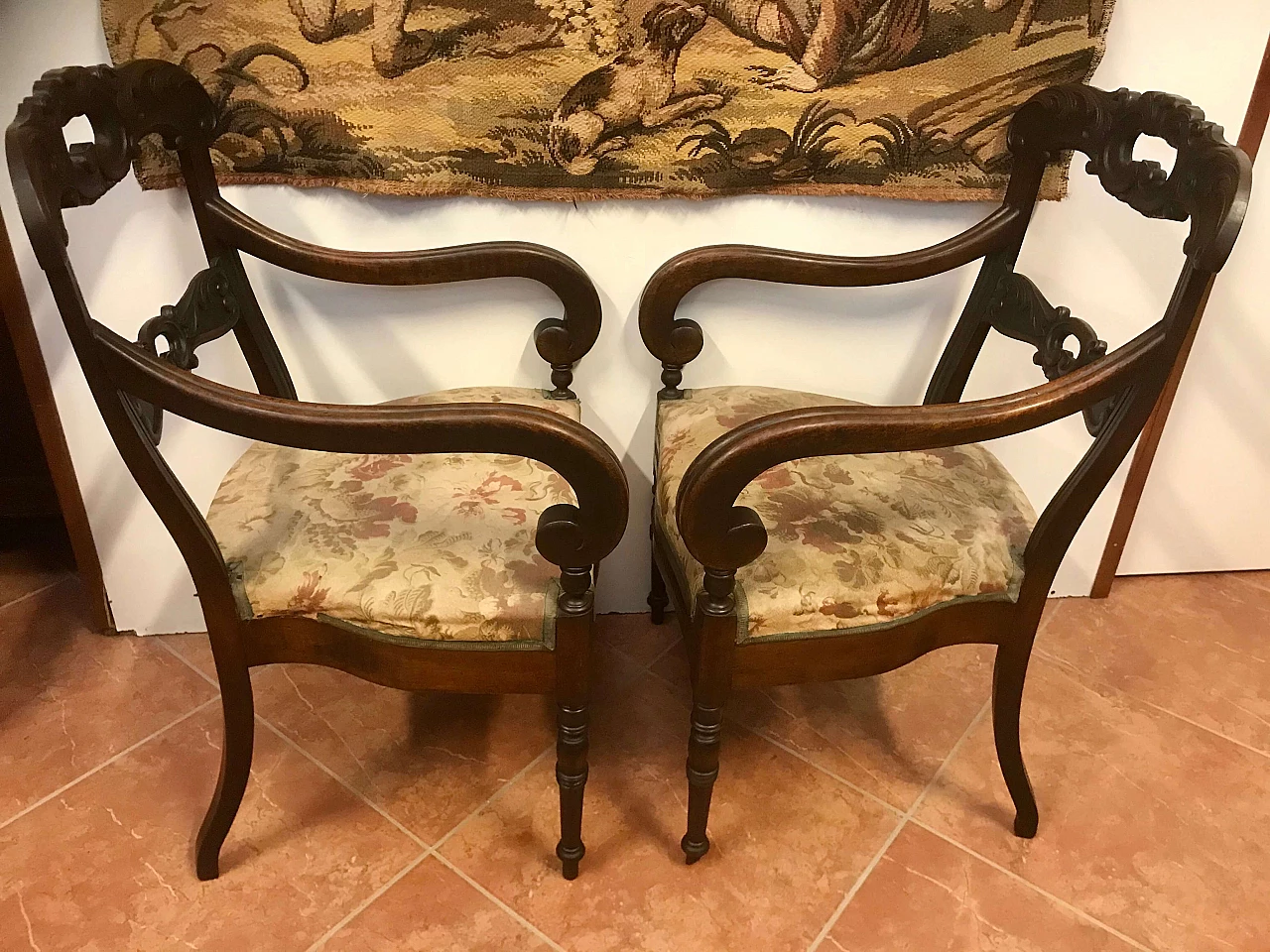 Pair of Charles X Piedmontese armchairs carved in walnut with moved backrest and armrests, beginning 19th century 1224936