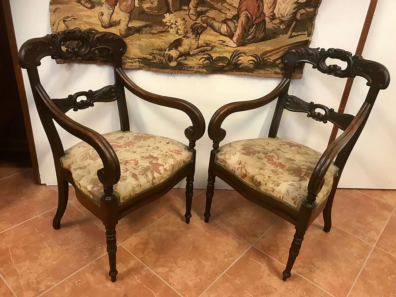 Pair of Charles X Piedmontese armchairs carved in walnut with moved backrest and armrests, beginning 19th century 1224937