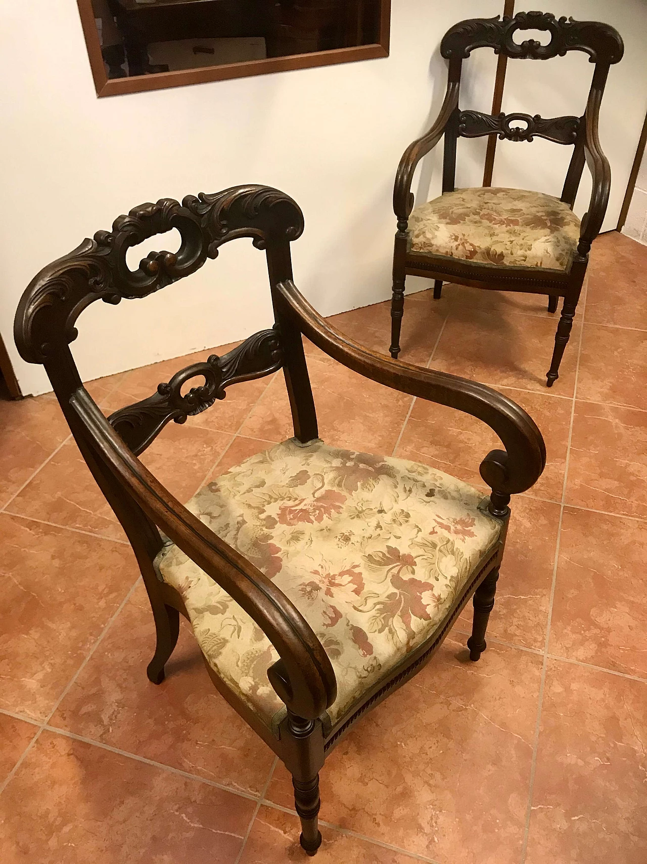 Pair of Charles X Piedmontese armchairs carved in walnut with moved backrest and armrests, beginning 19th century 1224956