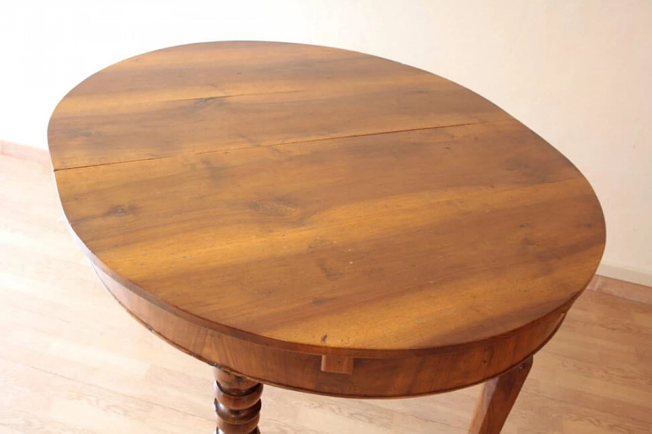 Solid walnut extensible round table, 19th century 1243348